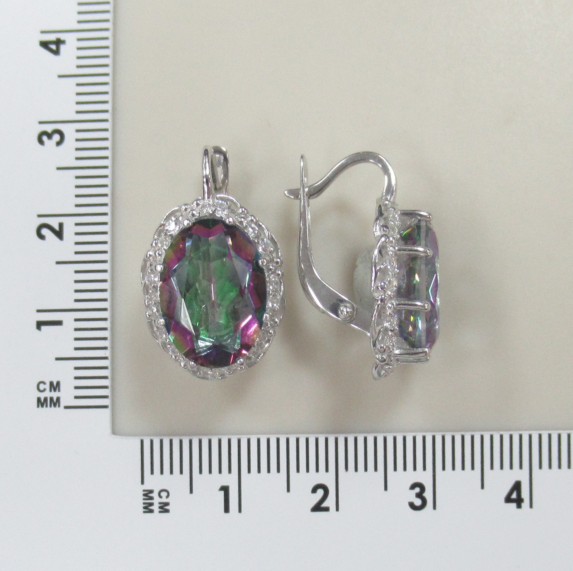 Серебряные серьги с кварцем